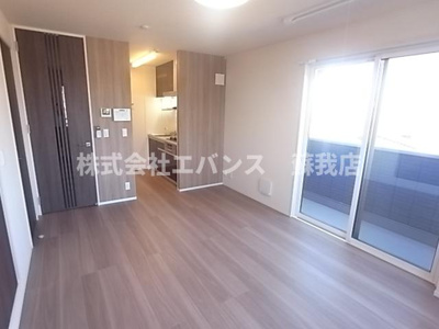 【居間・リビング】 | エバー葛城 | ゆったりとした居間です