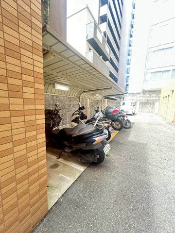 CITY SPIRE難波WESTの駐車場