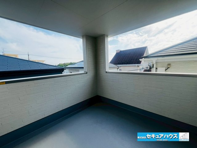 【本日ご案内可能】日進市浅田平子1丁目　全2棟のバルコニー|【バルコニー】
◆南向きの為見晴らしもよく、太陽の温かな温もりをめいっぱい受け止めてくれます。
◆急な天候の変化にも安心なインナーバルコニー。
◆2つのお部屋から外に出られる２WAYバルコニーです。　