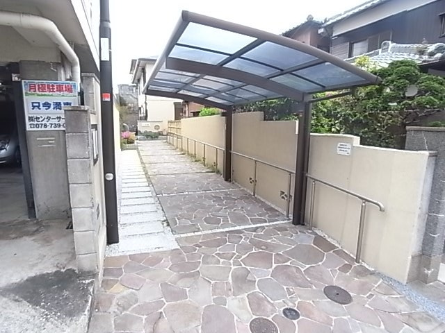 D-room曾和の外観