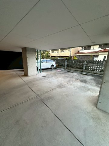 Crescent-Tの駐車場