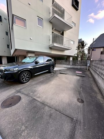 Crescent-Tの駐車場