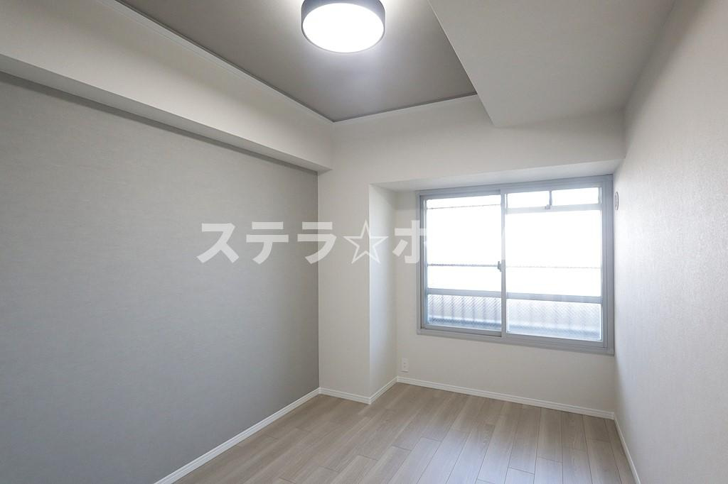 西つるみコーポの洋室|使い勝手のいい洋室です