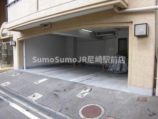 Collection塚口本町の駐車場|駐車場があるので、車を買う予定の方も安心です
