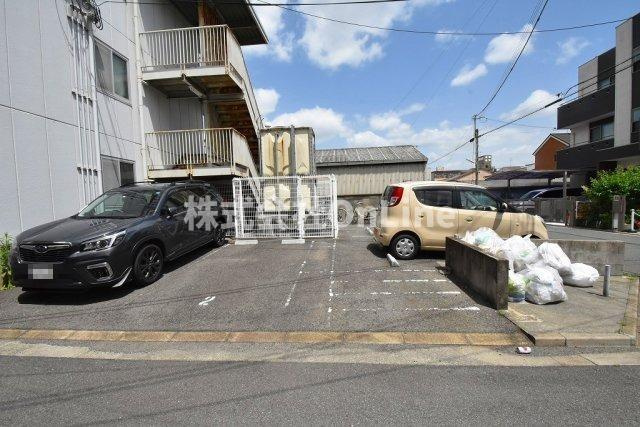 阪口マンションの駐車場