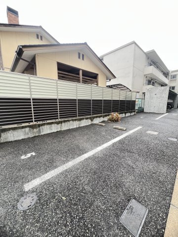 Fiel神戸本山の駐車場