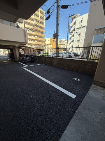 アーバンコモード新長田の駐車場