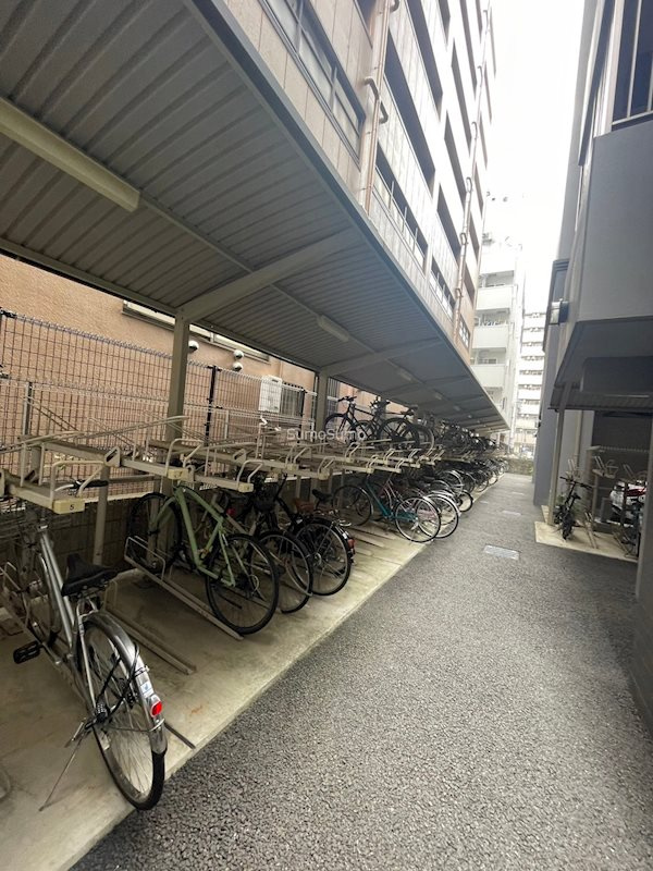 アーデン谷町の駐車場