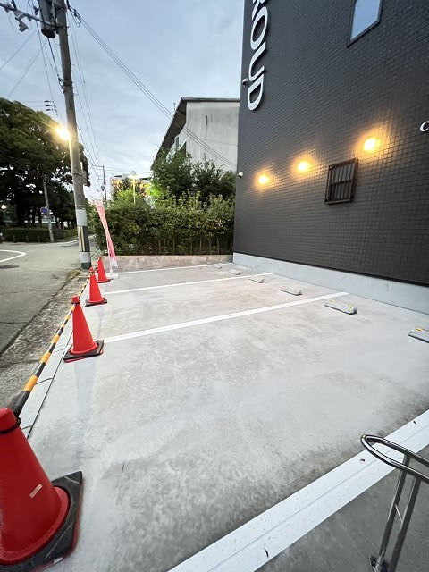 CROUD西川の駐車場