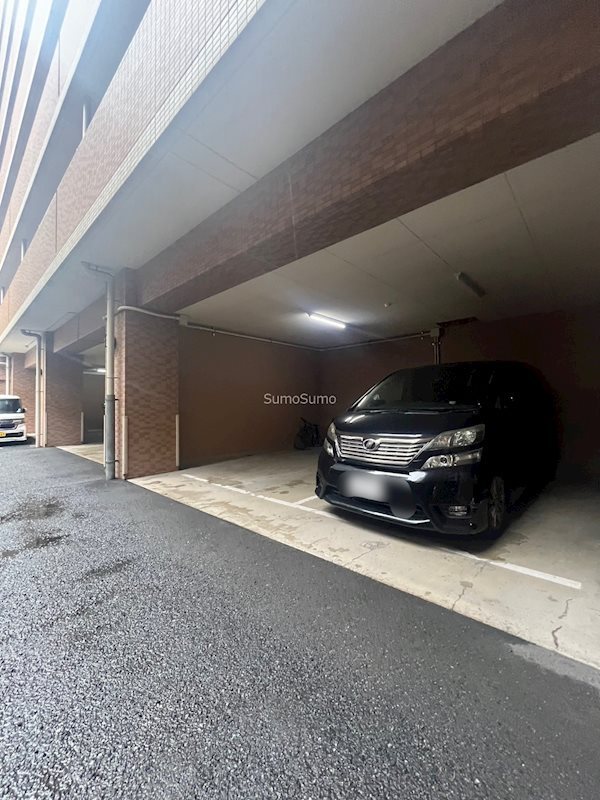 CITY SPIRE難波WESTの駐車場|駐車場に車を止められます