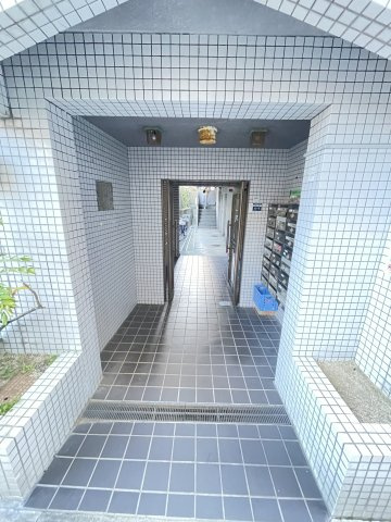 ERライフ王子公園のエントランス