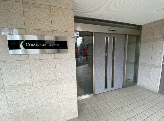 コンフォリア赤羽岩淵のエントランス