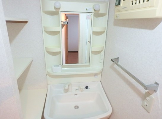 コンフォリア赤羽岩淵の洗面所