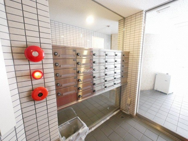 アルデールヒル内久宝寺のエントランス|建物の内部です
