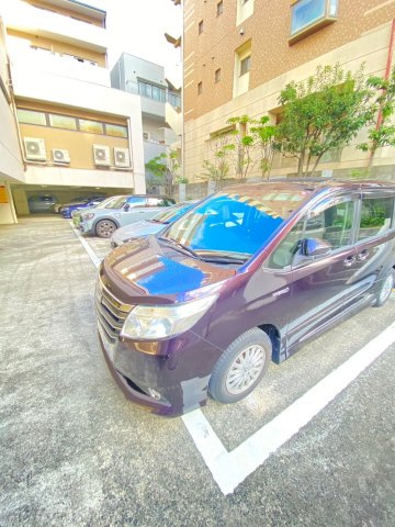 アビータ・ミオ神戸岡本の駐車場