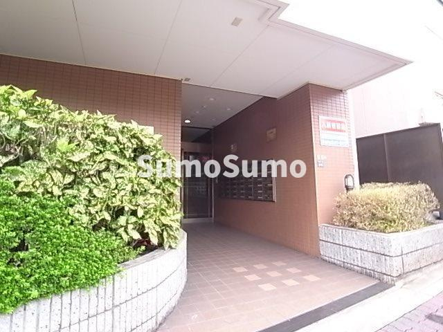 アルパ三宮のエントランス