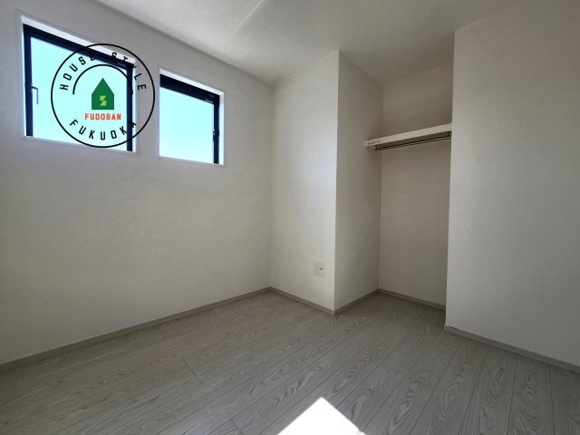 糟屋郡須恵町新原第7-1棟(1号棟）の内観：施工例|落ち着いた色調の洋室です。