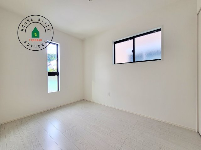 糟屋郡粕屋町長者原東7丁目第2-2棟（2号棟）の内観：施工例|落ち着いた色調の洋室です。