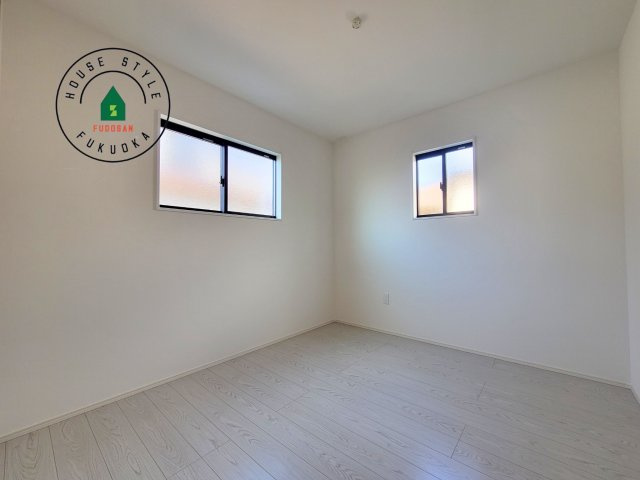 糟屋郡粕屋町長者原東7丁目第2-2棟（2号棟）の内観：施工例|柔らかい陽光が差し込む明るいお部屋を演出する設計。彩光の取れる窓が気持ちの良いお部屋を創り上げます。