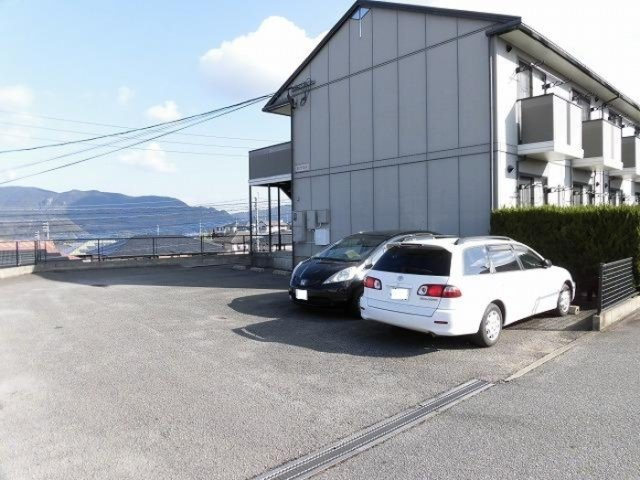 まなび野壱番館の駐車場