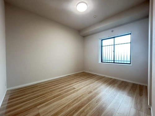 パブリデンス春日部豊春の洋室|落ち着いた色調の洋室です