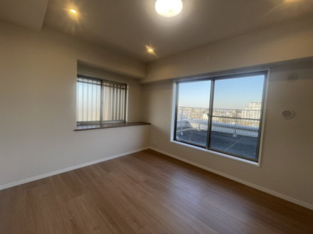 デュオコート南浦和彩の杜の洋室|洋室6.5帖　ルーフバルコニーに出られます