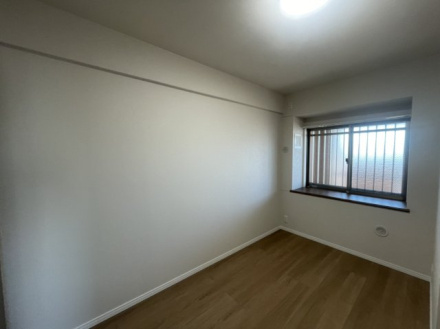 デュオコート南浦和彩の杜の洋室|玄関入って右側の洋室5帖　