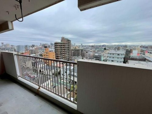 ライオンズマンション西川口第六のバルコニー|落ち着いた時間を過ごせるバルコニーです