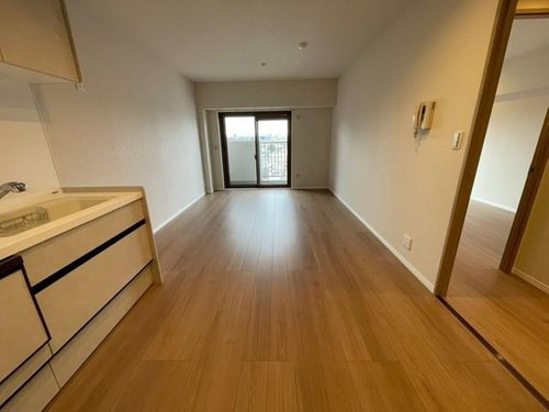 ライオンズマンション西川口第六の居間・リビング|こちらの居間で趣味の時間をお楽しみください