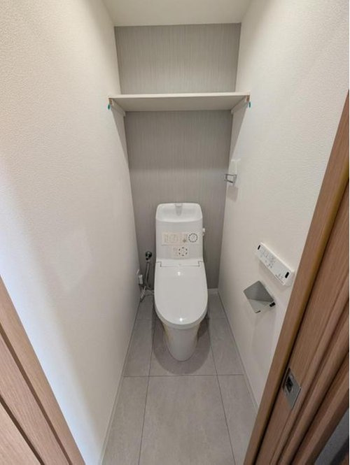 クラーク春日部壱番館のトイレ|落ち着いた色調のトイレです