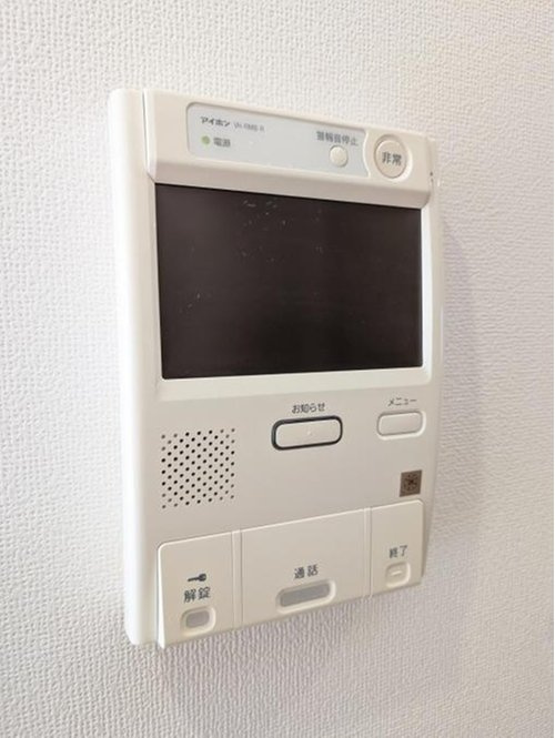 クラーク春日部壱番館の防犯設備|モニター付きインターホンです