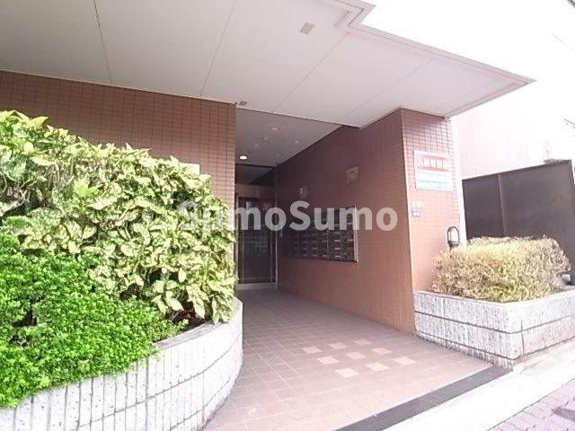 アルパ三宮のエントランス