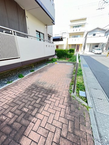 アプリーレ西宮北口の駐車場