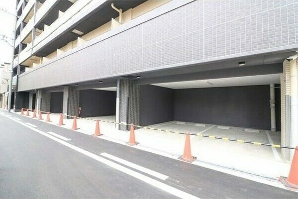 アドバンス西梅田ビオスの駐車場
