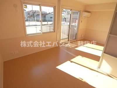 【洋室】 | ブリランテA | 明るい洋室です