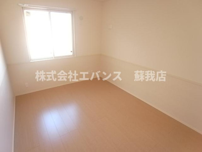 【寝室】 | ブリランテA | 開放的な寝室です