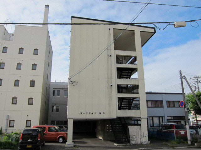 パークサイドマンション（栄町)の外観