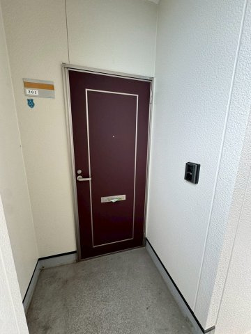アベニールⅠの玄関|明るい玄関です