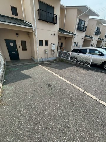 アネックスタウンの駐車場|駐車スペースもあります