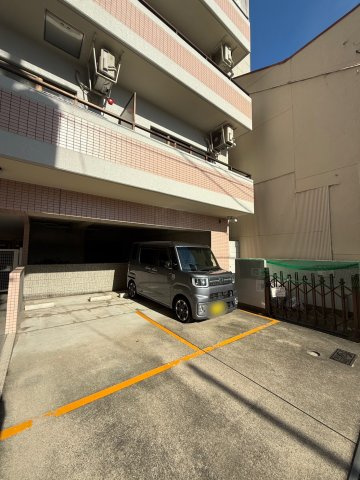 アメニティ・ヒダの駐車場