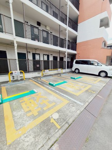 アルカディアマーユの駐車場
