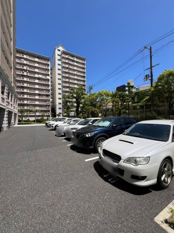 Luxe難波西Ⅱの駐車場