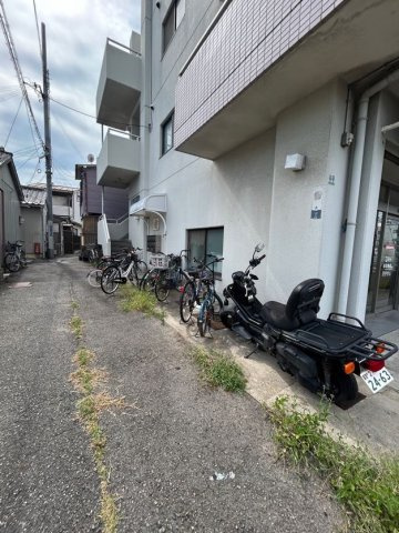 アネックス駒ヶ林の駐車場