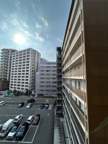 アミーグランコート三宮の駐車場