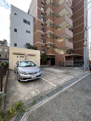 アネスト恵美寿の駐車場
