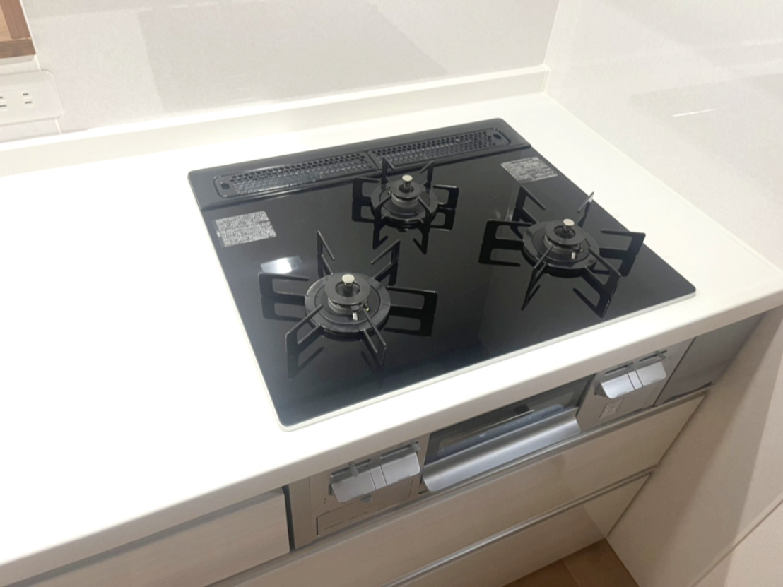 歌敷山3丁目新築一戸建のキッチン|ガスコンロです