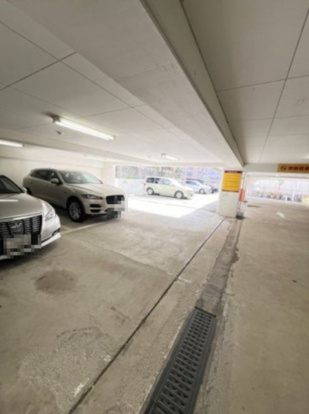 アビータ・ミオ神戸岡本の駐車場