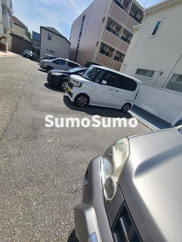 LANI TERRACE NISHINOMIYA の駐車場