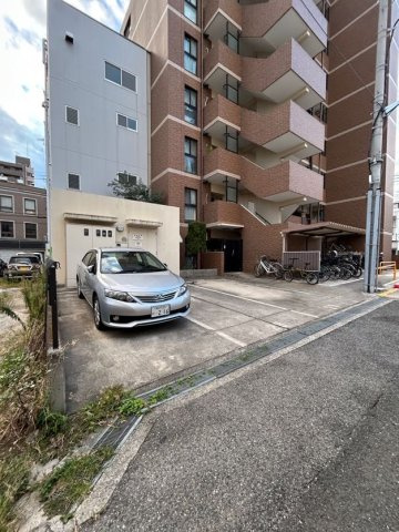 アネスト恵美寿の駐車場