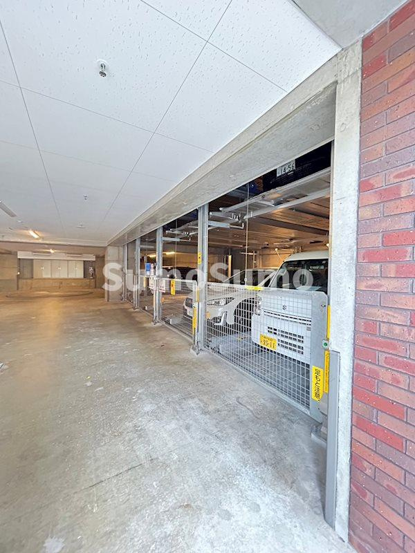 アプリーレ神戸元町の駐車場